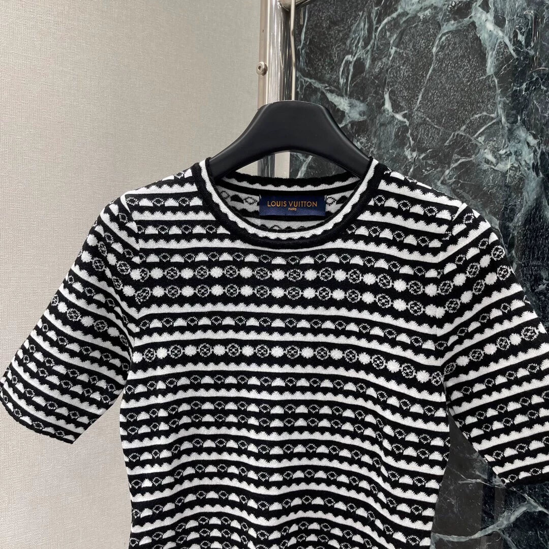 25 Summer new black and white striped knitted short sleeves