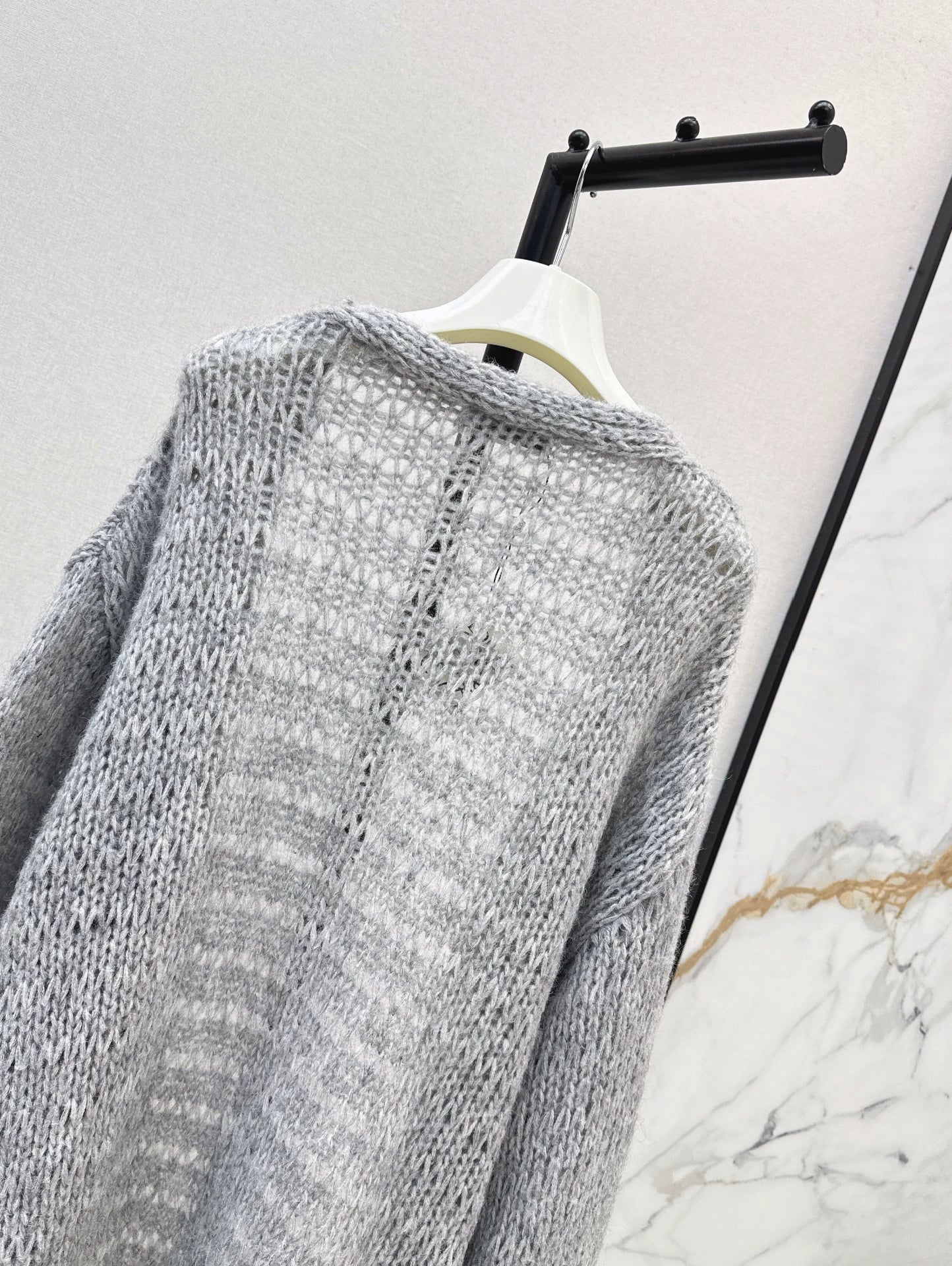 25 Embroidered decorative V-neck knitted silhouette cardigan