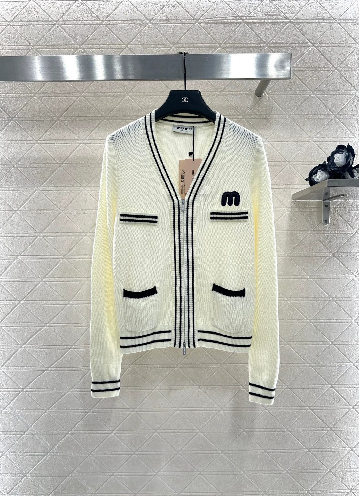 25fw V-neck striped knitted cardigan