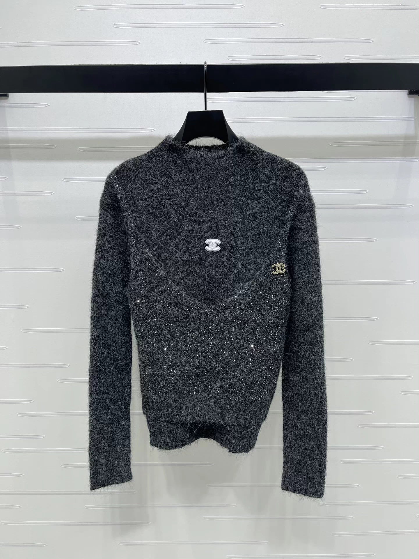 Fake two knitted long sleeved sweaters