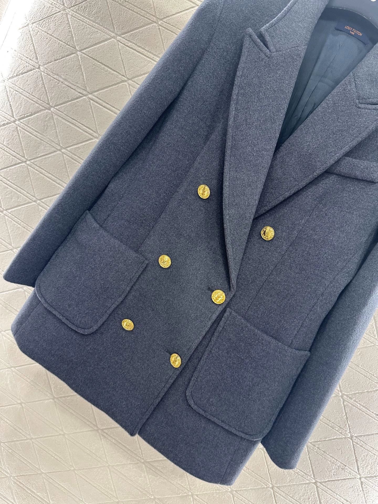 Double-Breasted Blazer with Straight Lapels