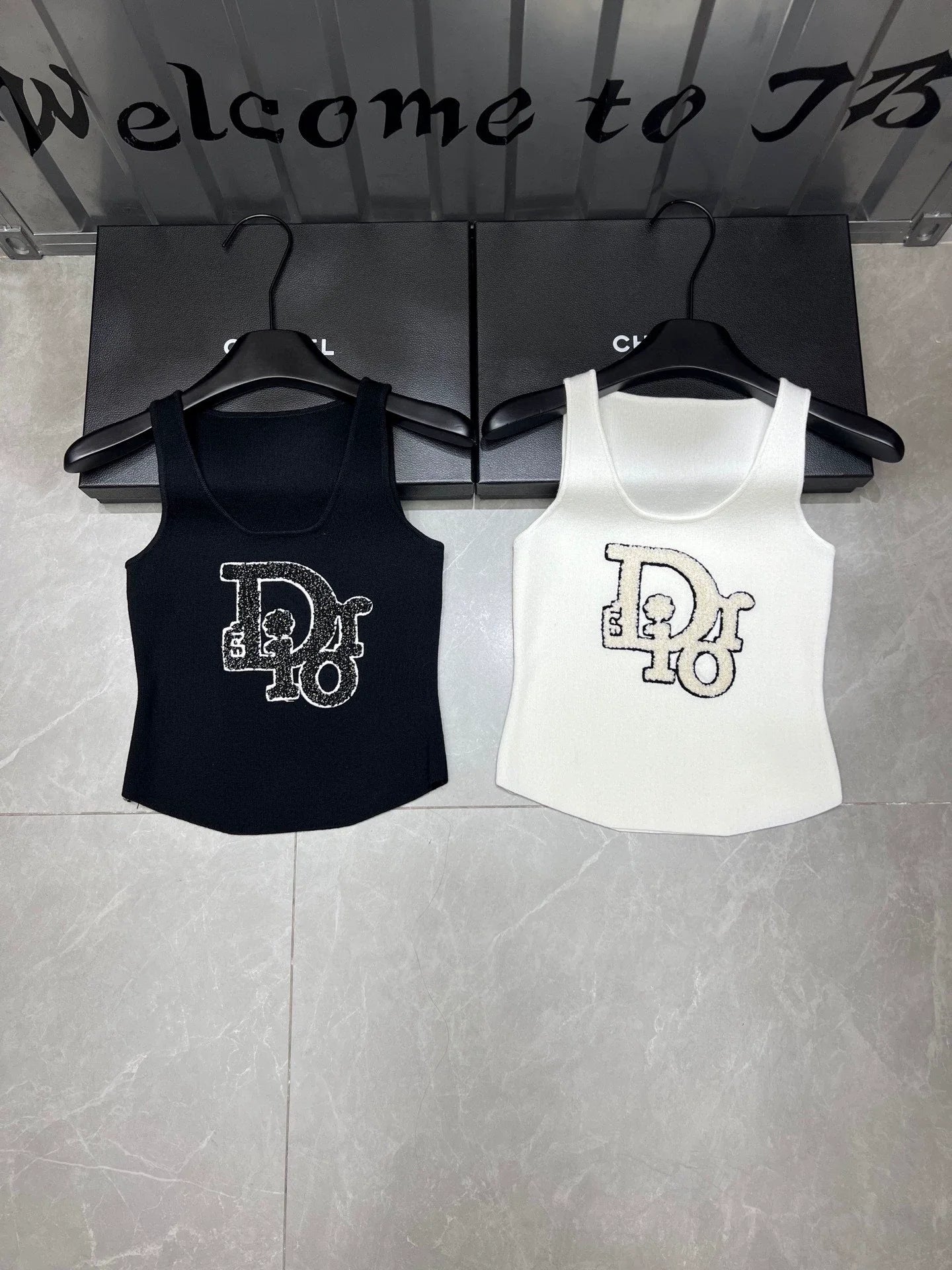 25 Flocked letter vest