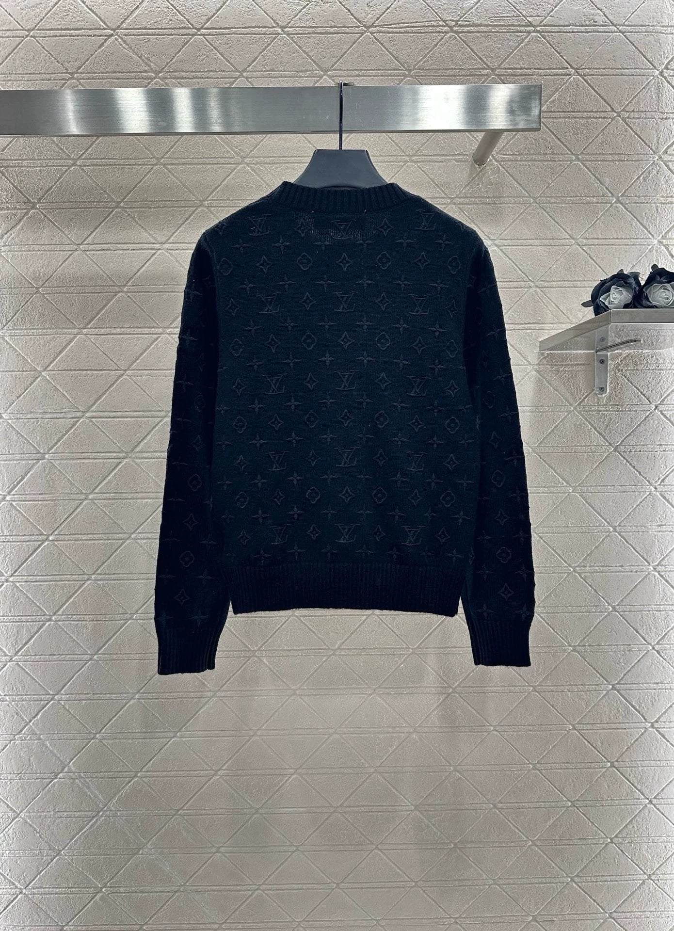 L 25 Embroidered jacquard sweater