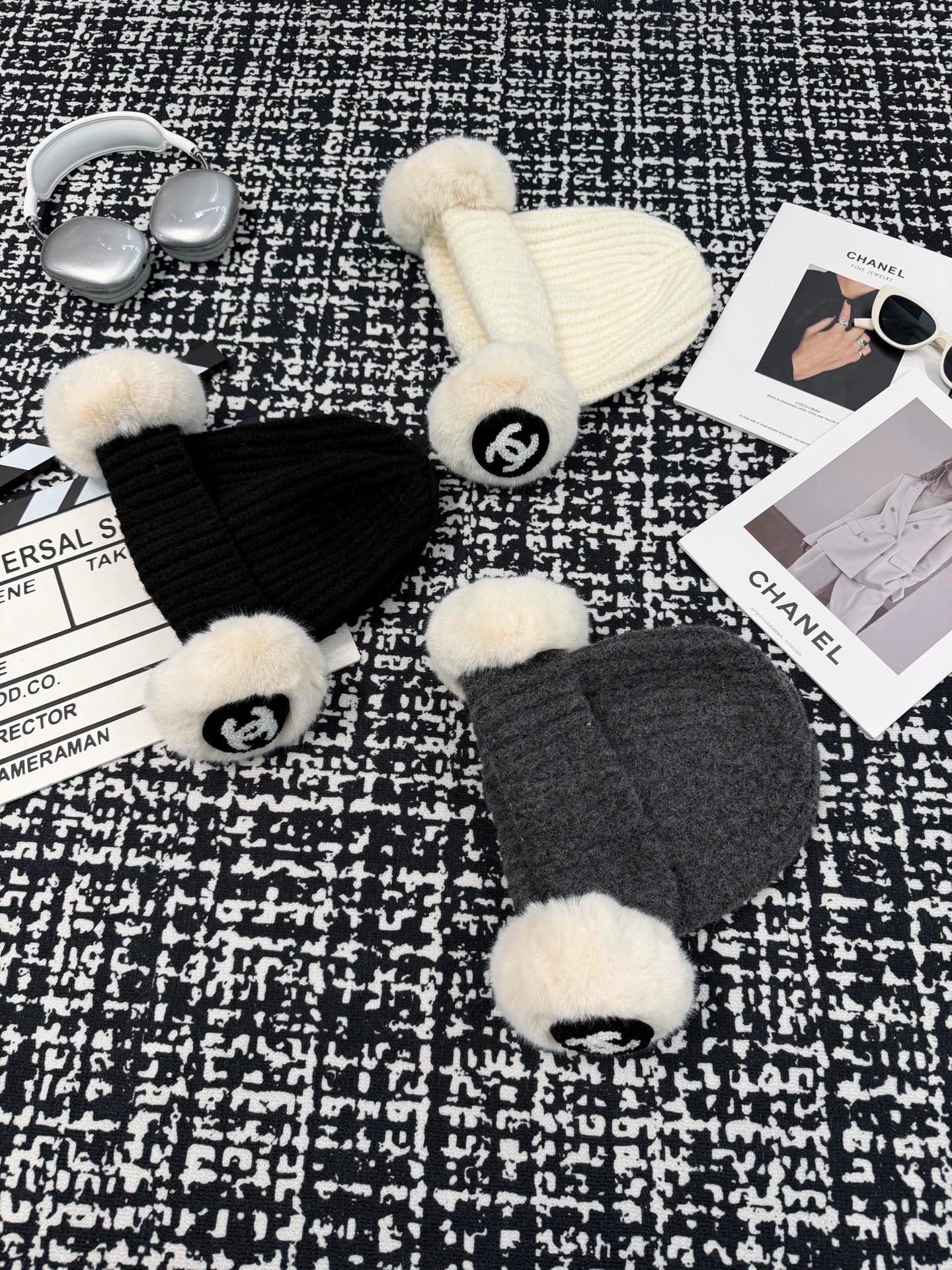 Earbag connected wool hat