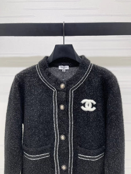 Round neck chain knitted cardigan