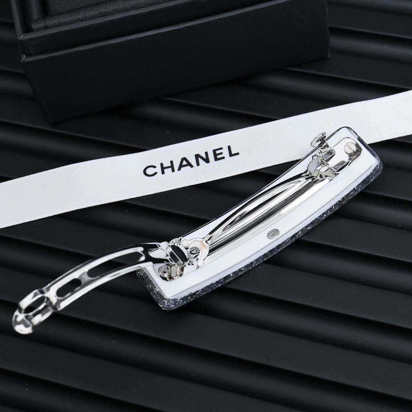 Double C silver glitter hair clip