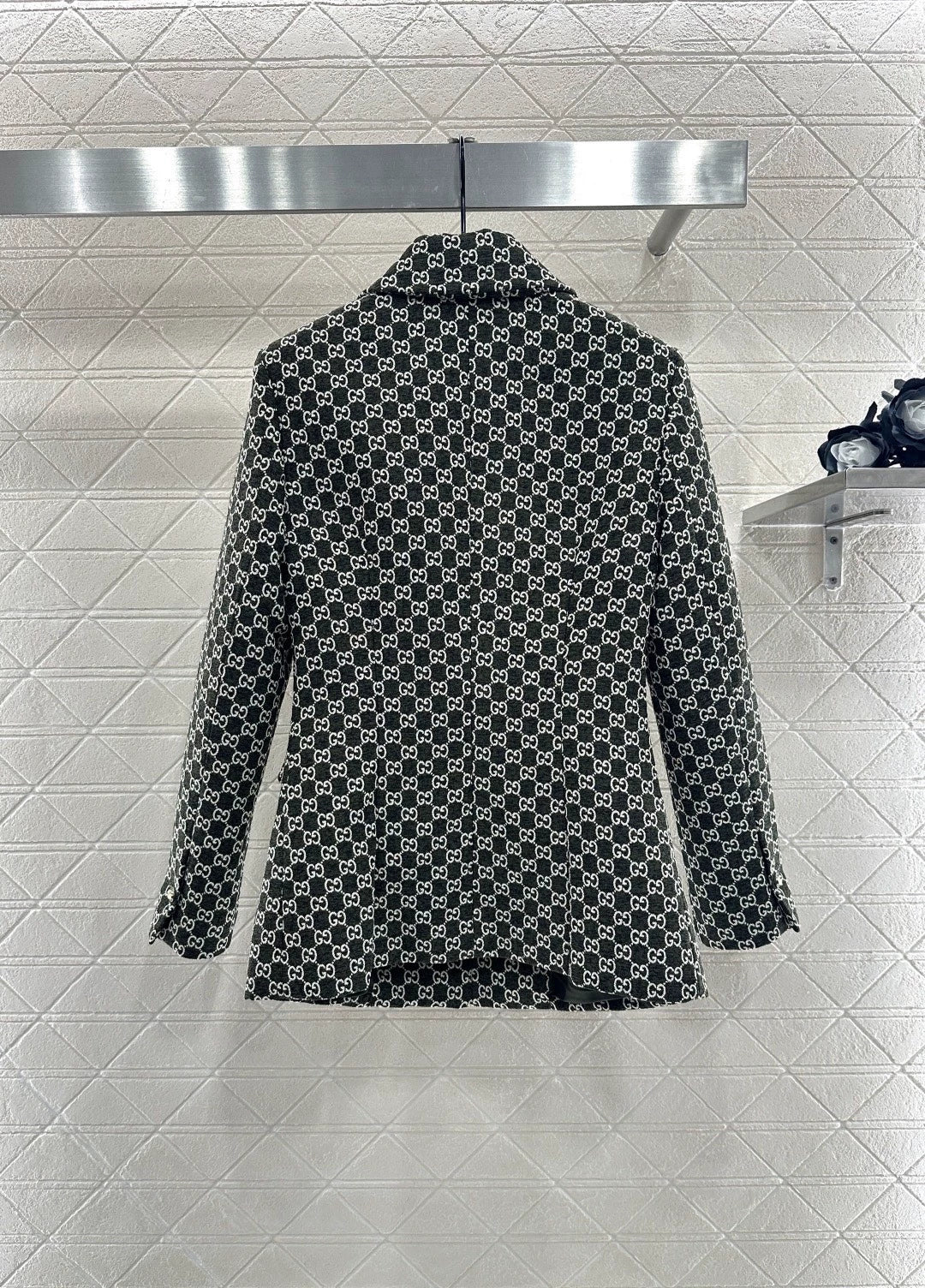 Flip collar jacquard suit