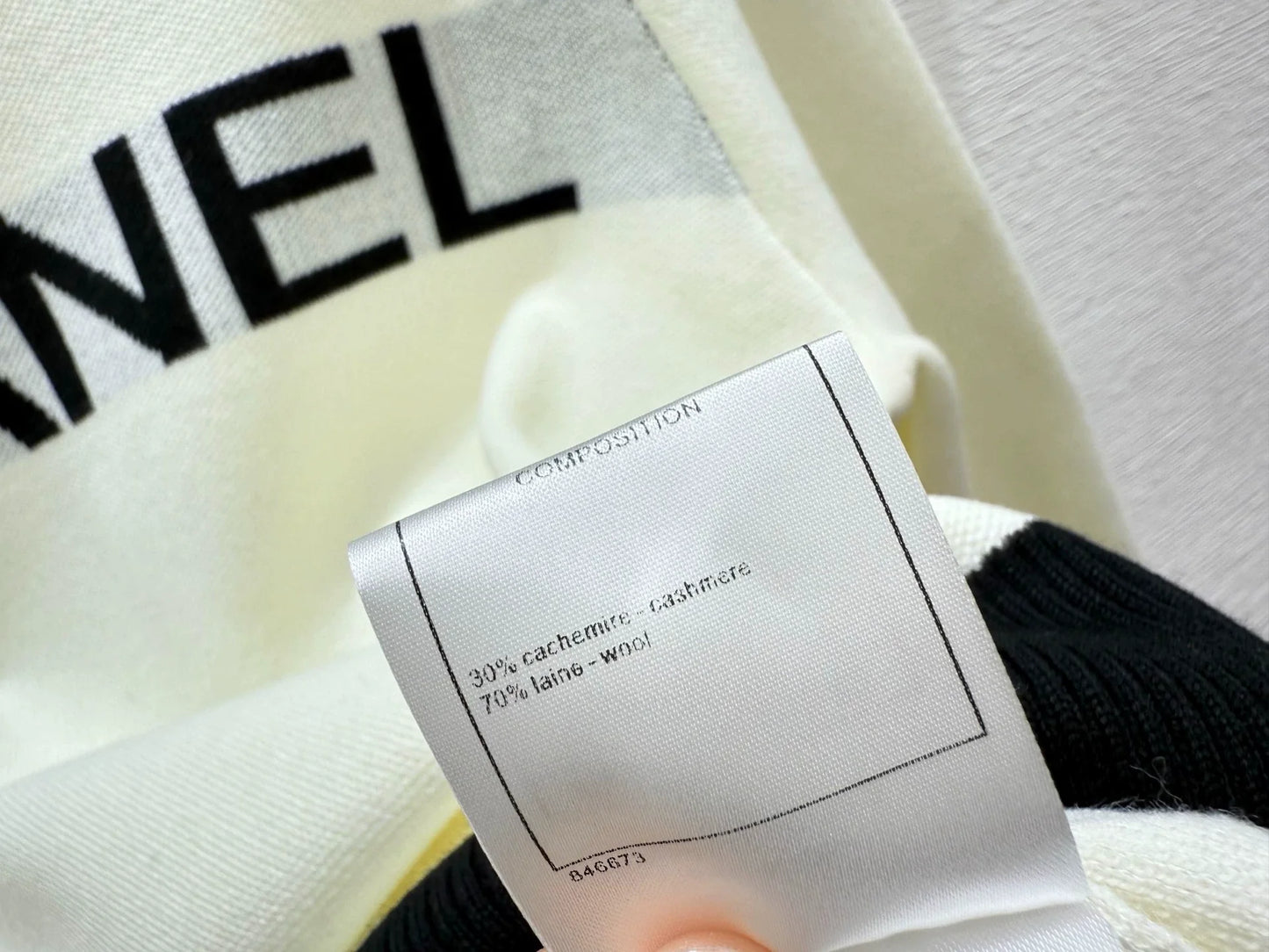 25fw Black and white color blocked knitted sweater