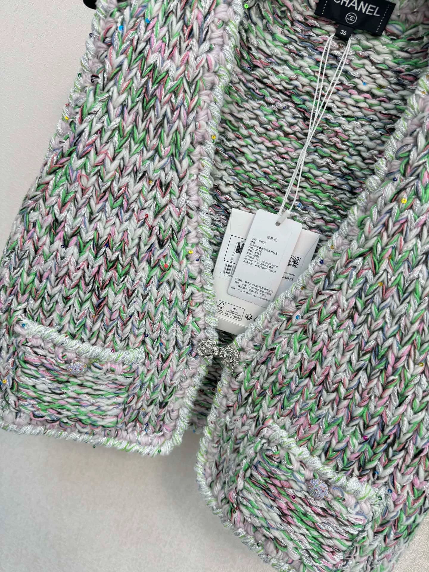 Mixed color woven vest