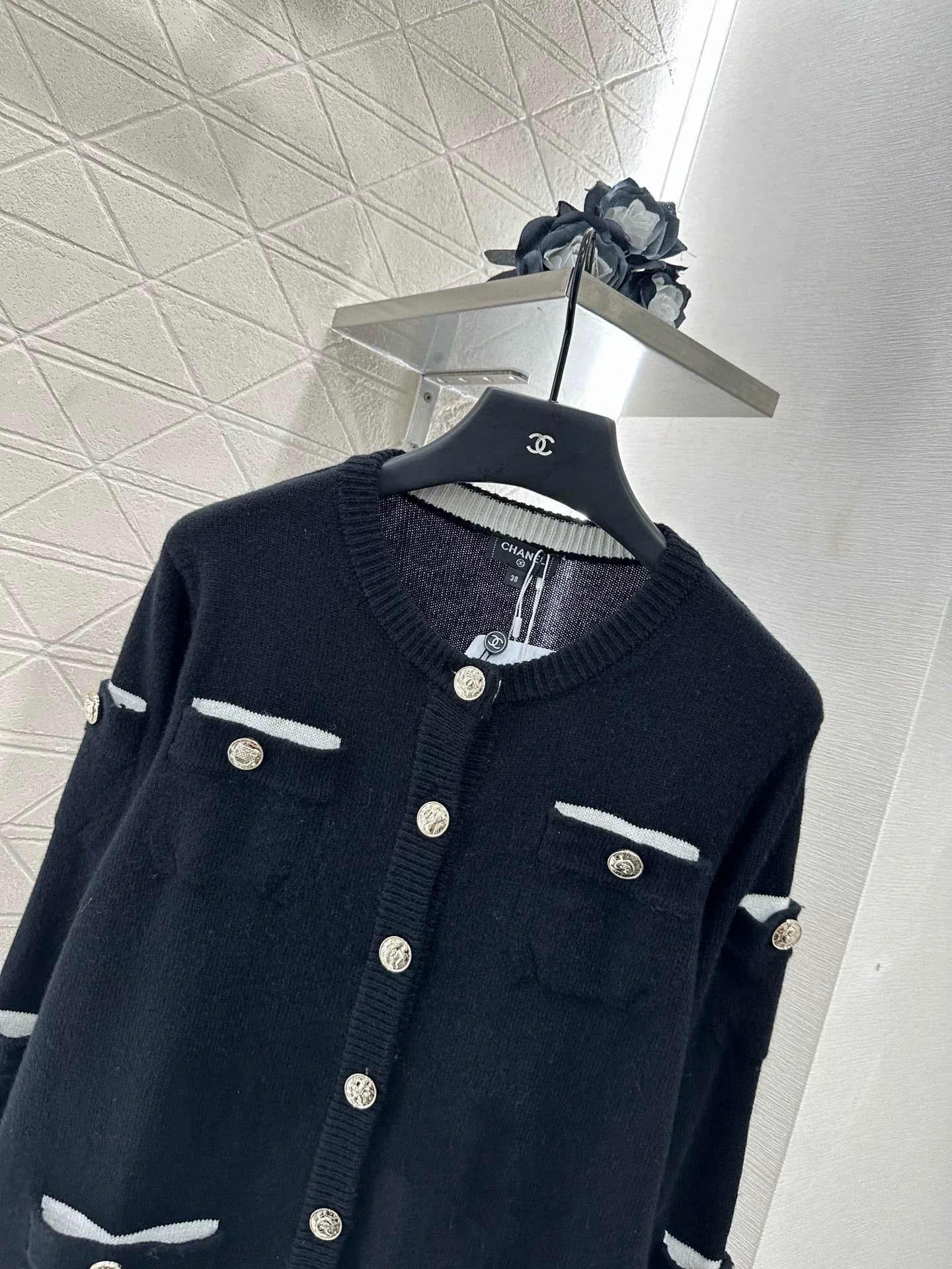 C 25 Multi-button knitted cardigan