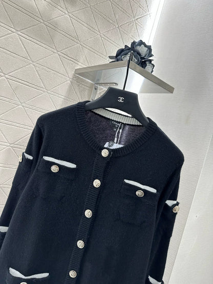 C 25 Multi-button knitted cardigan