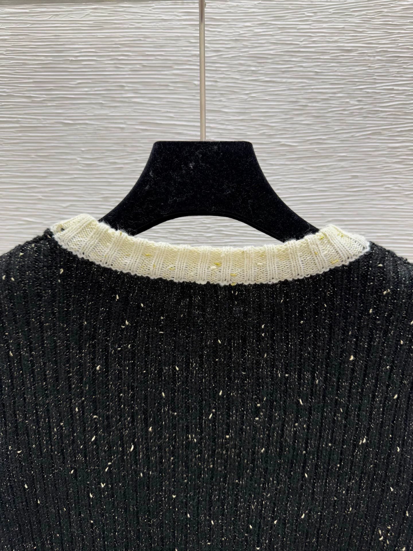 25fw Knitted long-sleeved sweater