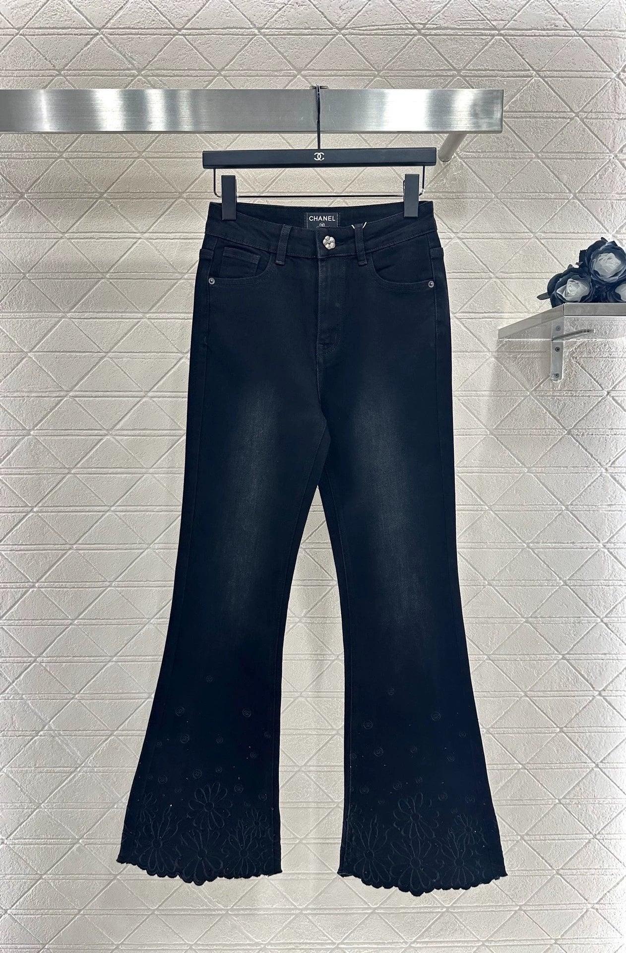25fw Embroidered flower denim micro flared pants