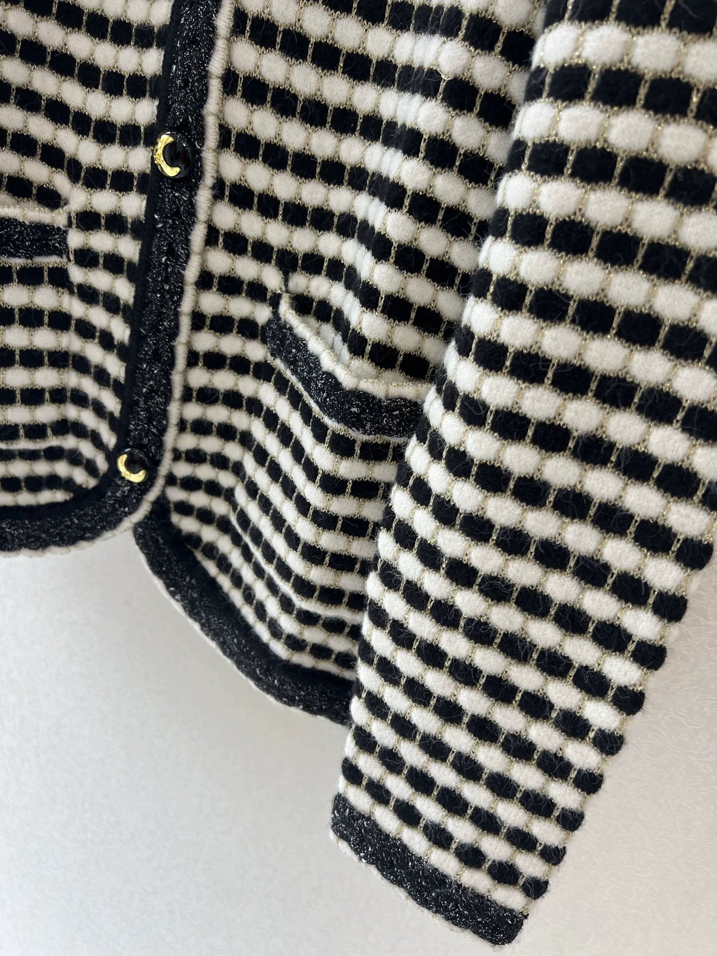 25fw Striped V-neck knitted long sleeved cardigan