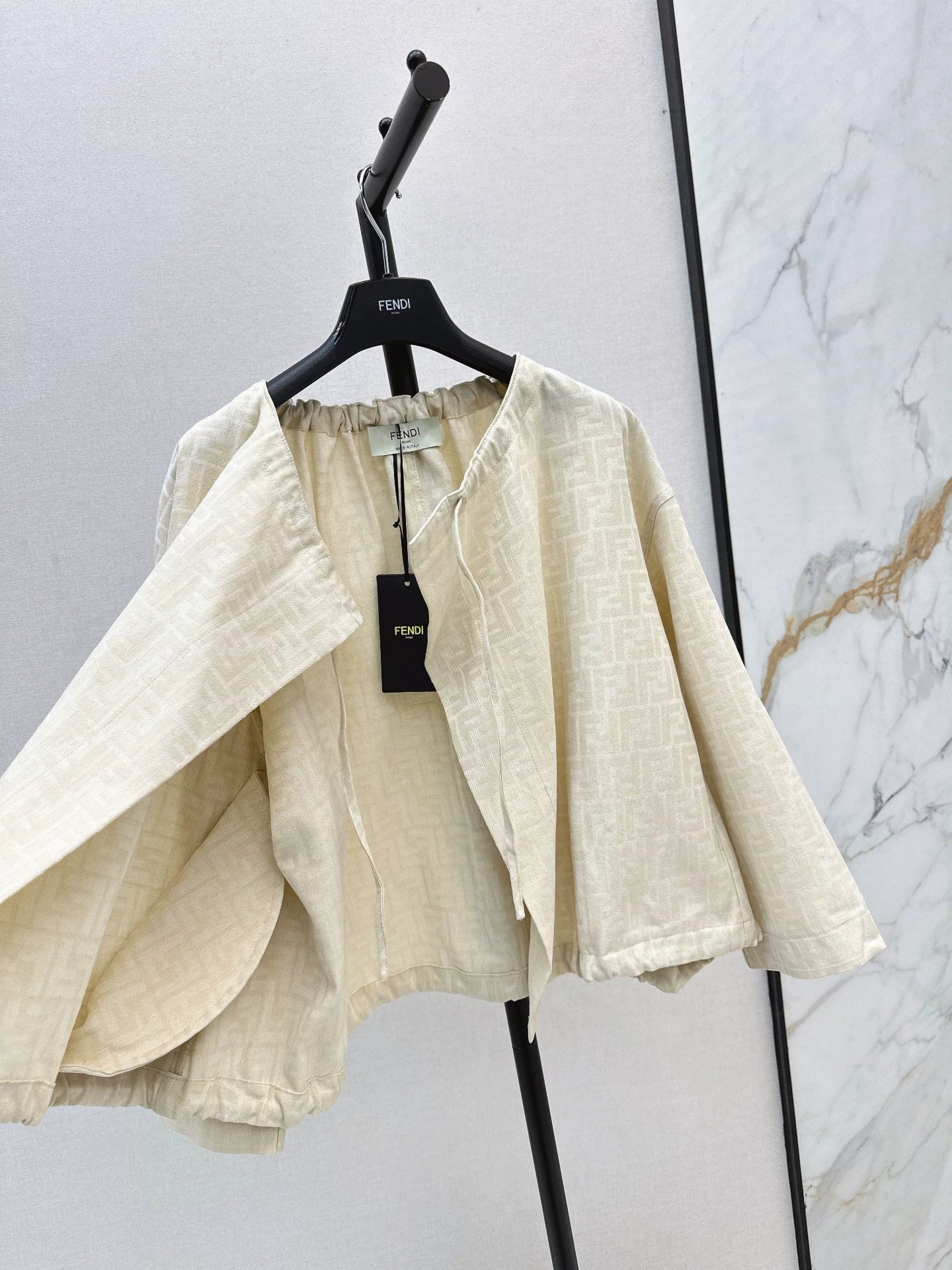 25fw letter print cape coat