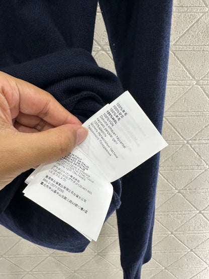 Small high neck knitted top