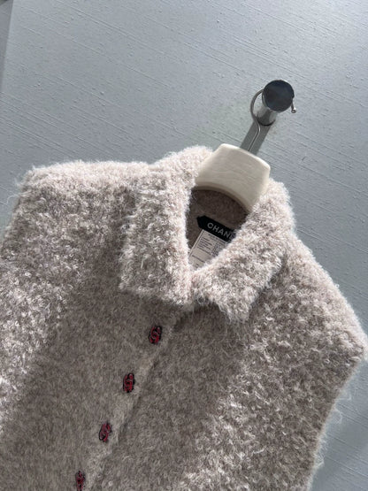 Double C-button vest