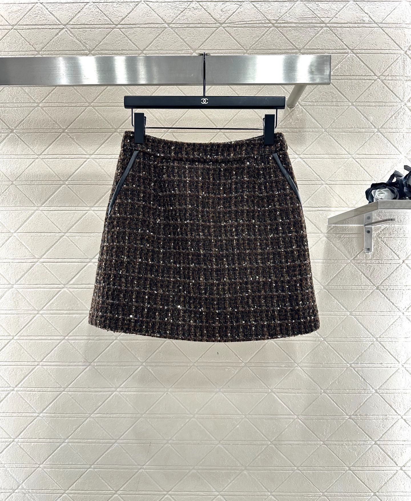 Leather collar splicing coarse woolen suit