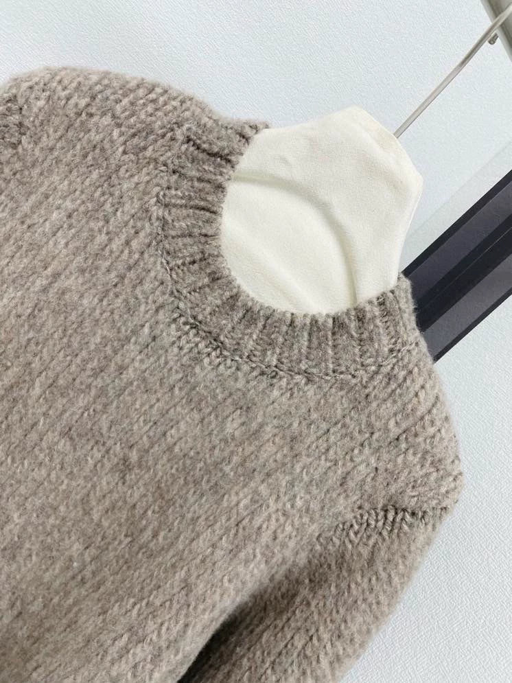 Pit striped hem sweater