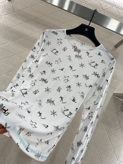 Round neck design ski print top