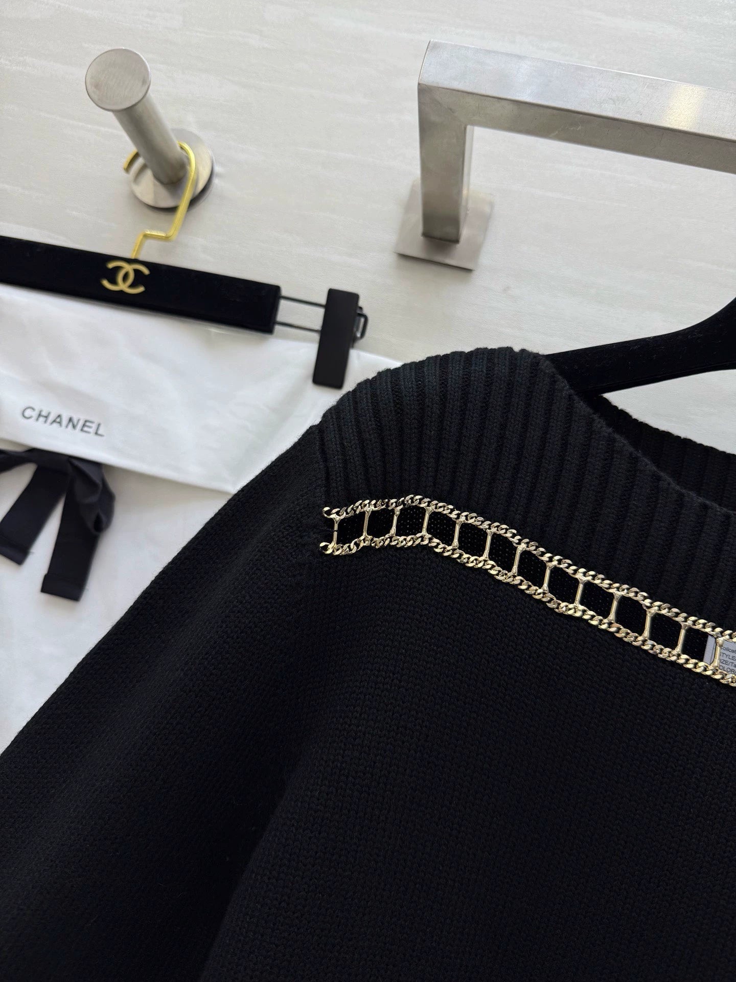 Cashmere chain suspender sweater