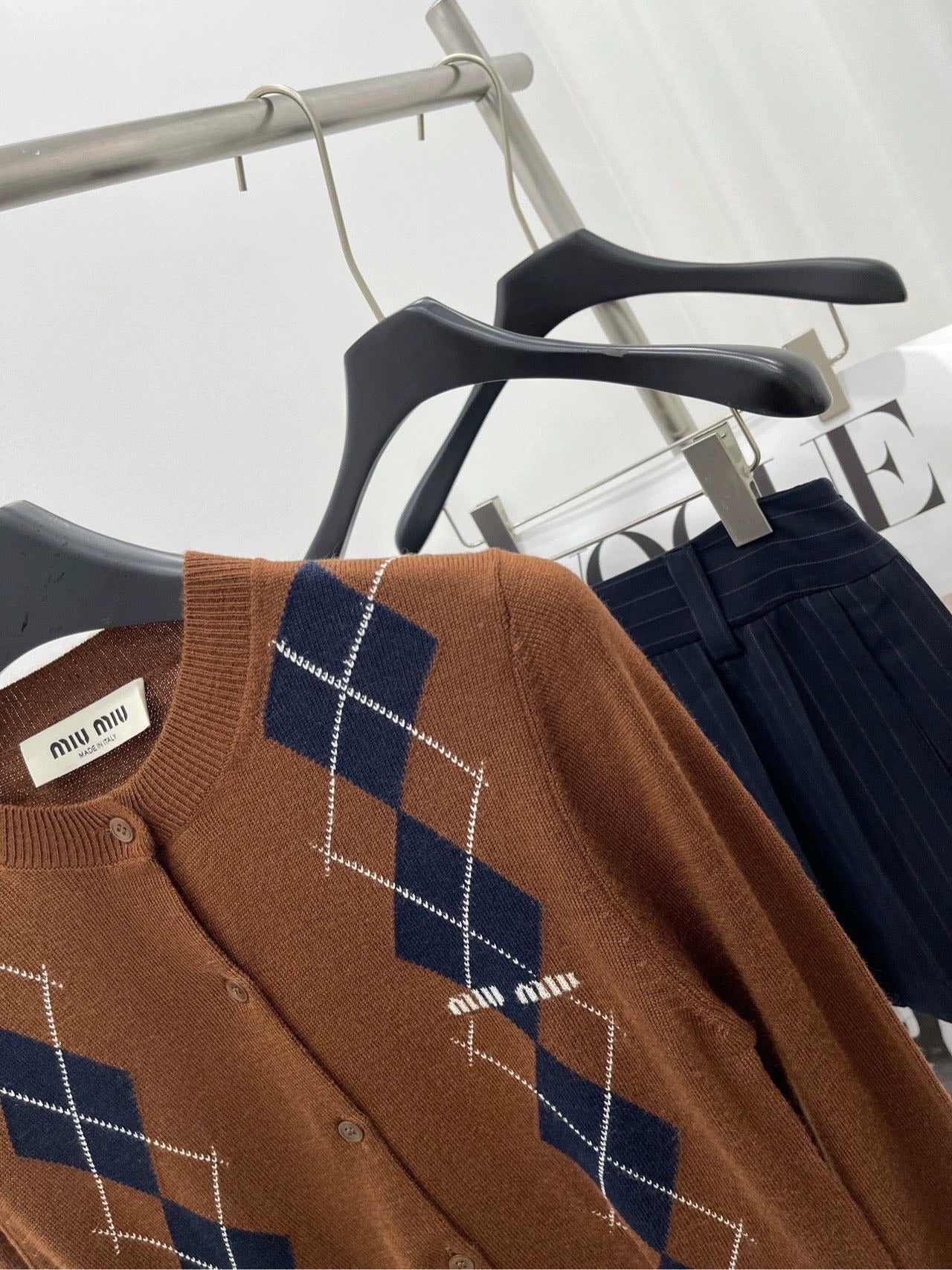 25ss coffee color diamond round neck long sleeve cardigan