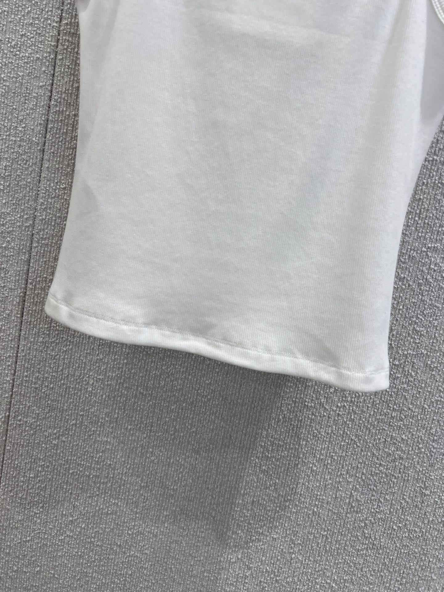 25 Summer explosion models simple logo undershirt