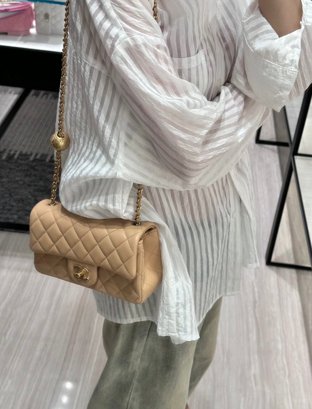 CF20 Golden Globe CLASSIC HANDBAG  Lambskin Rose Red