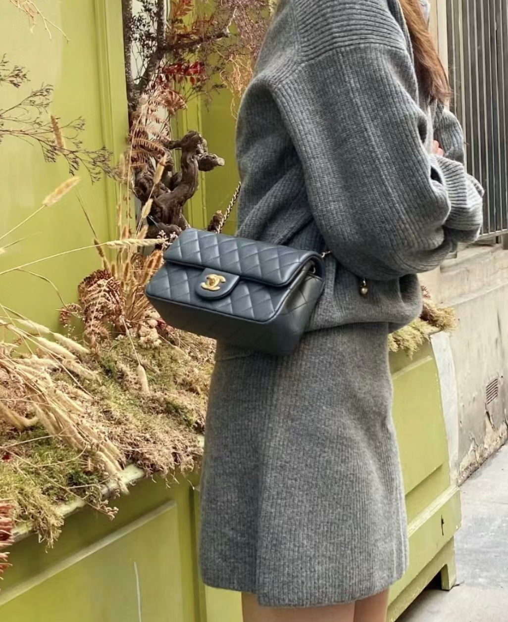 CF20 Golden Globe CLASSIC HANDBAG  Lambskin Rose Red