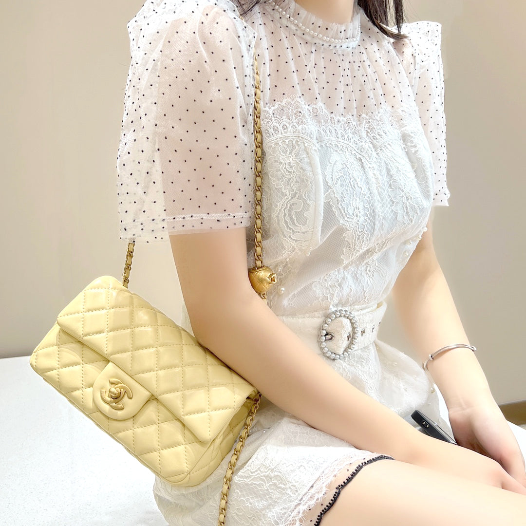 CF20 Golden Globe CLASSIC HANDBAG  Lambskin Rose Red