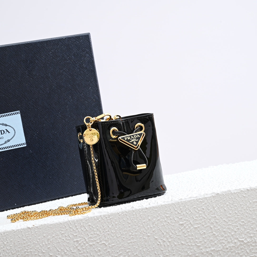 Patent leather mini-pouch