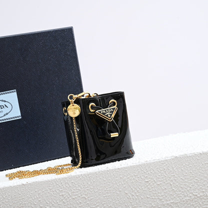 Patent leather mini-pouch