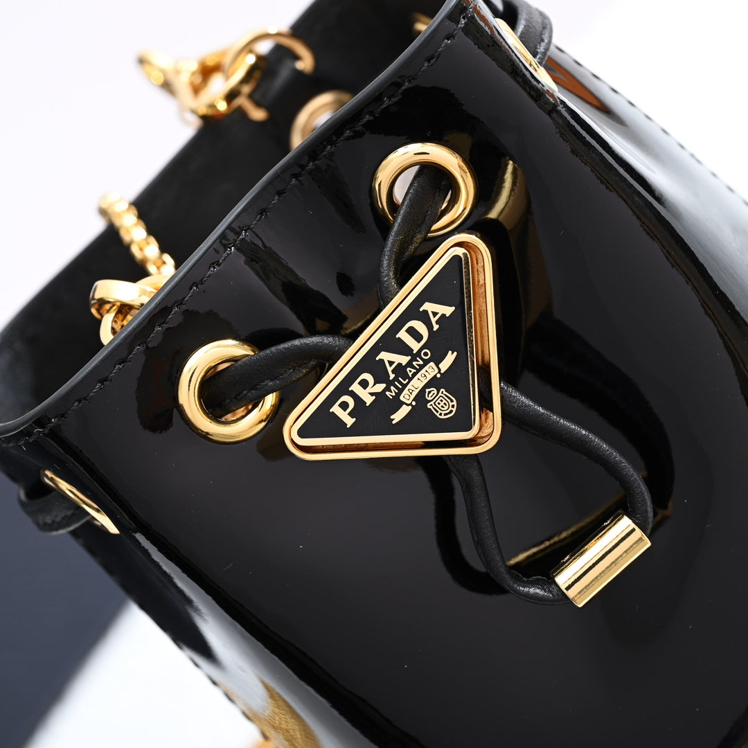 Patent leather mini-pouch