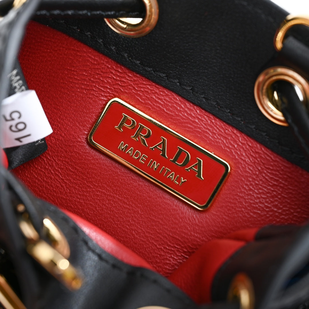 Patent leather mini-pouch