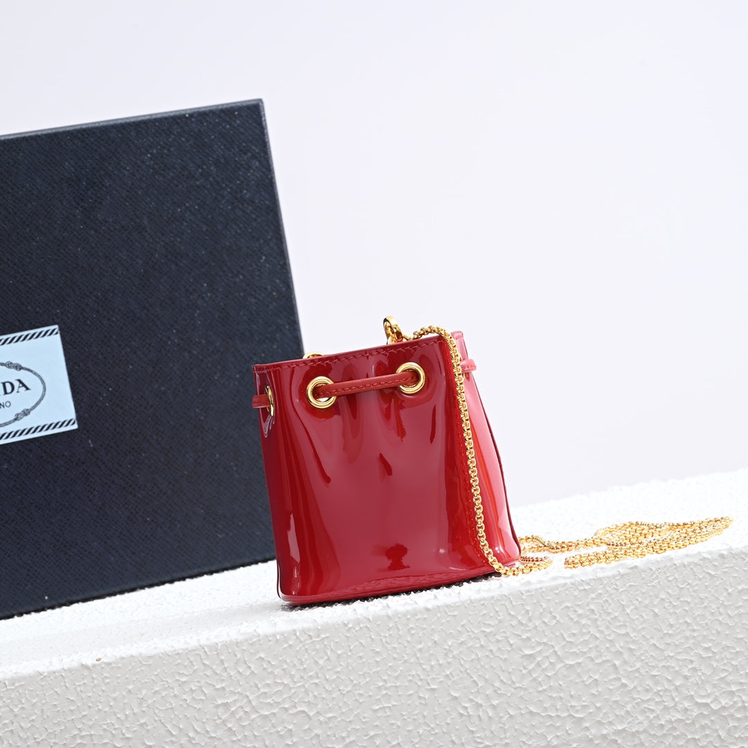 Patent leather mini-pouch