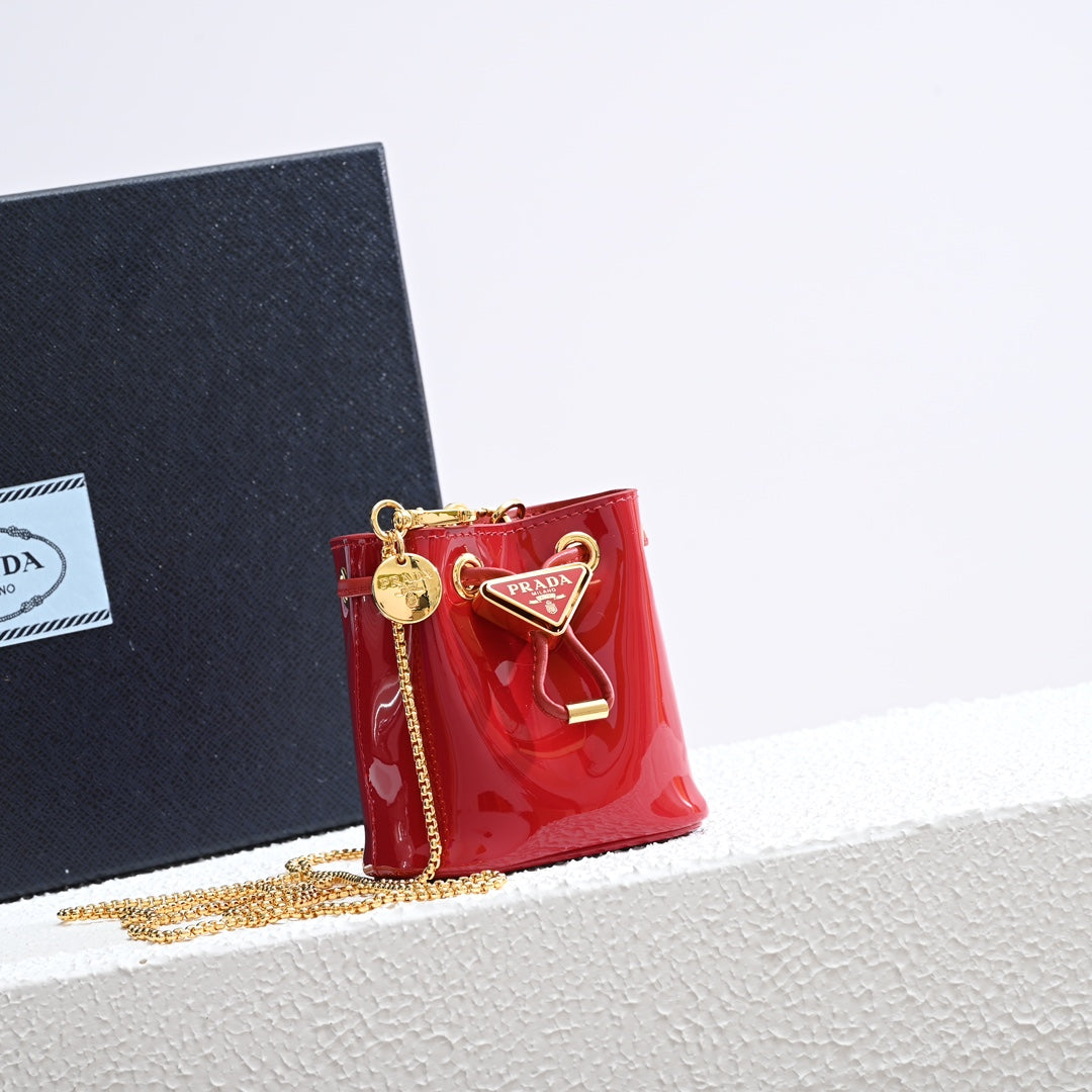Patent leather mini-pouch