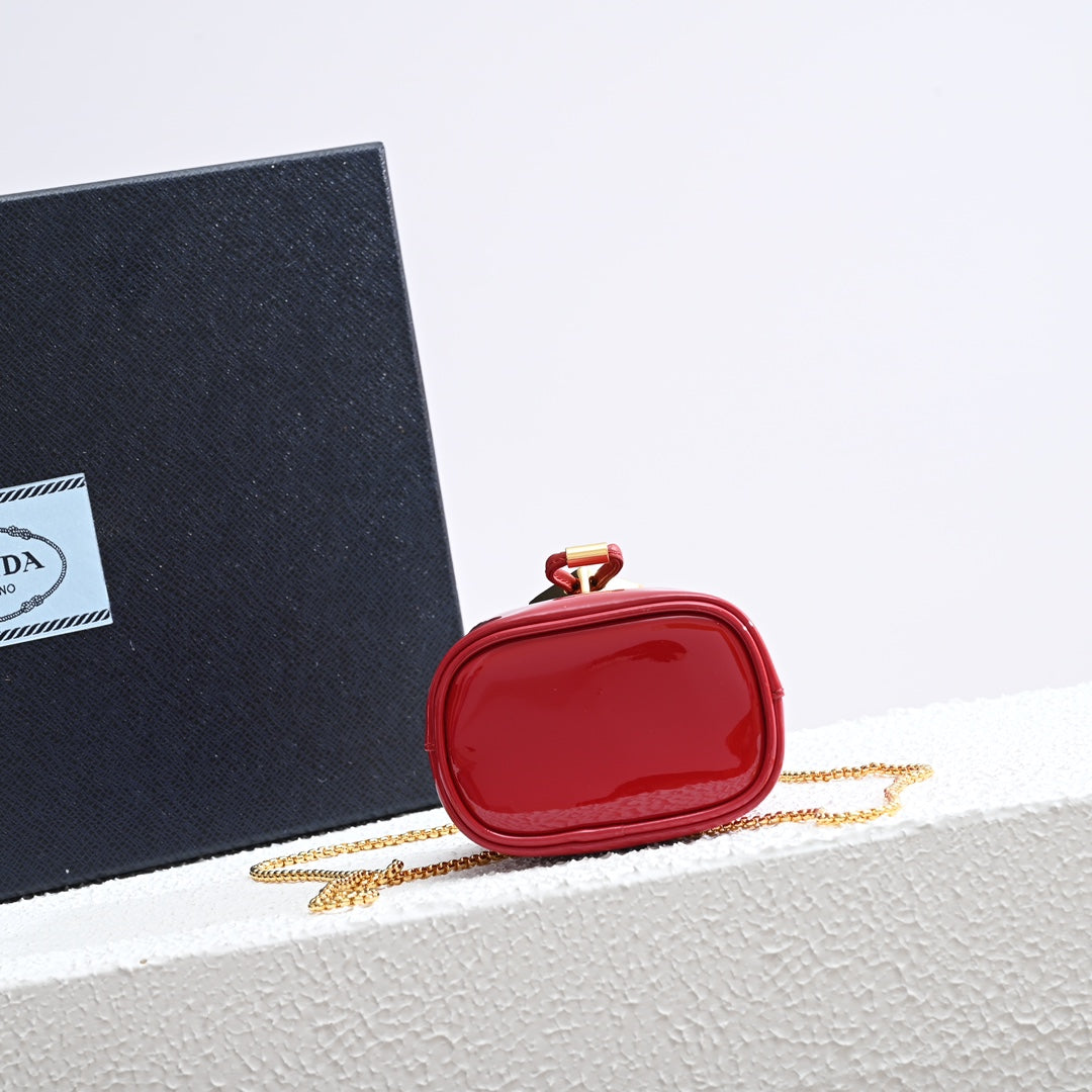 Patent leather mini-pouch