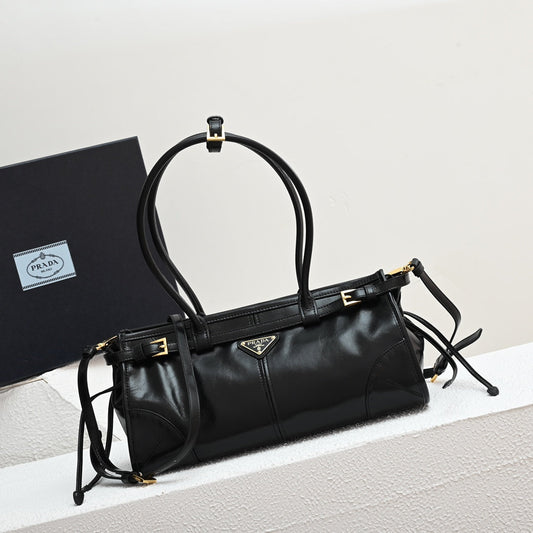 LuxSoft Medium leather handbag