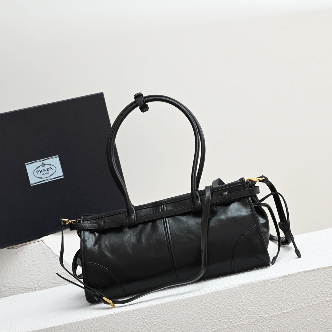 LuxSoft Medium leather handbag