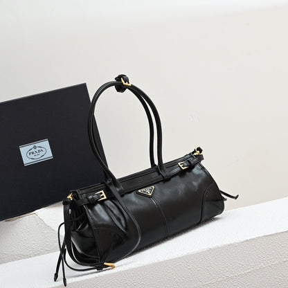 LuxSoft Medium leather handbag