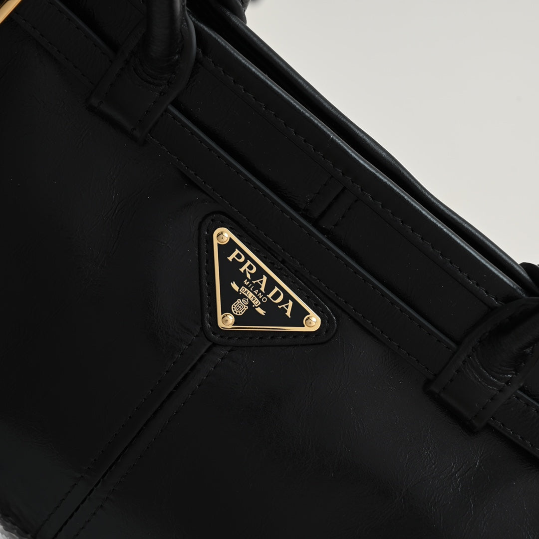 LuxSoft Medium leather handbag