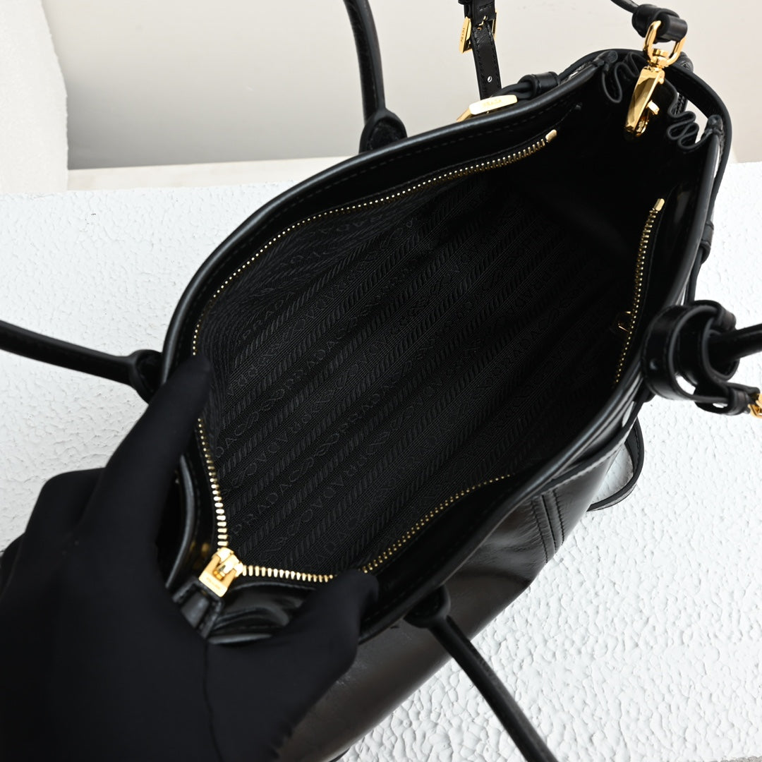 LuxSoft Medium leather handbag