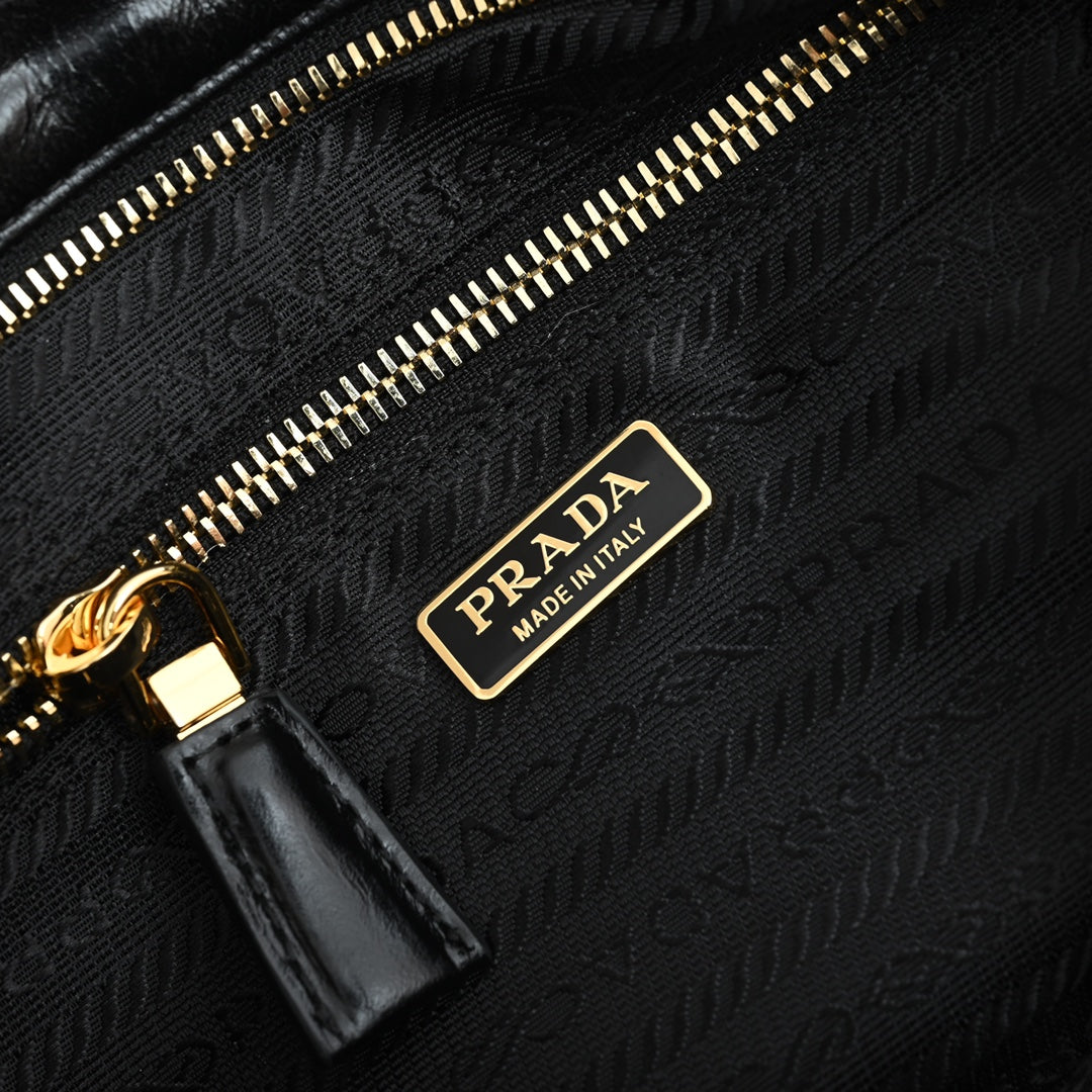 LuxSoft Medium leather handbag