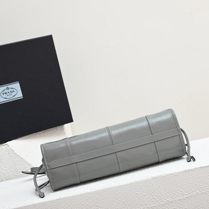 LuxSoft Medium leather handbag