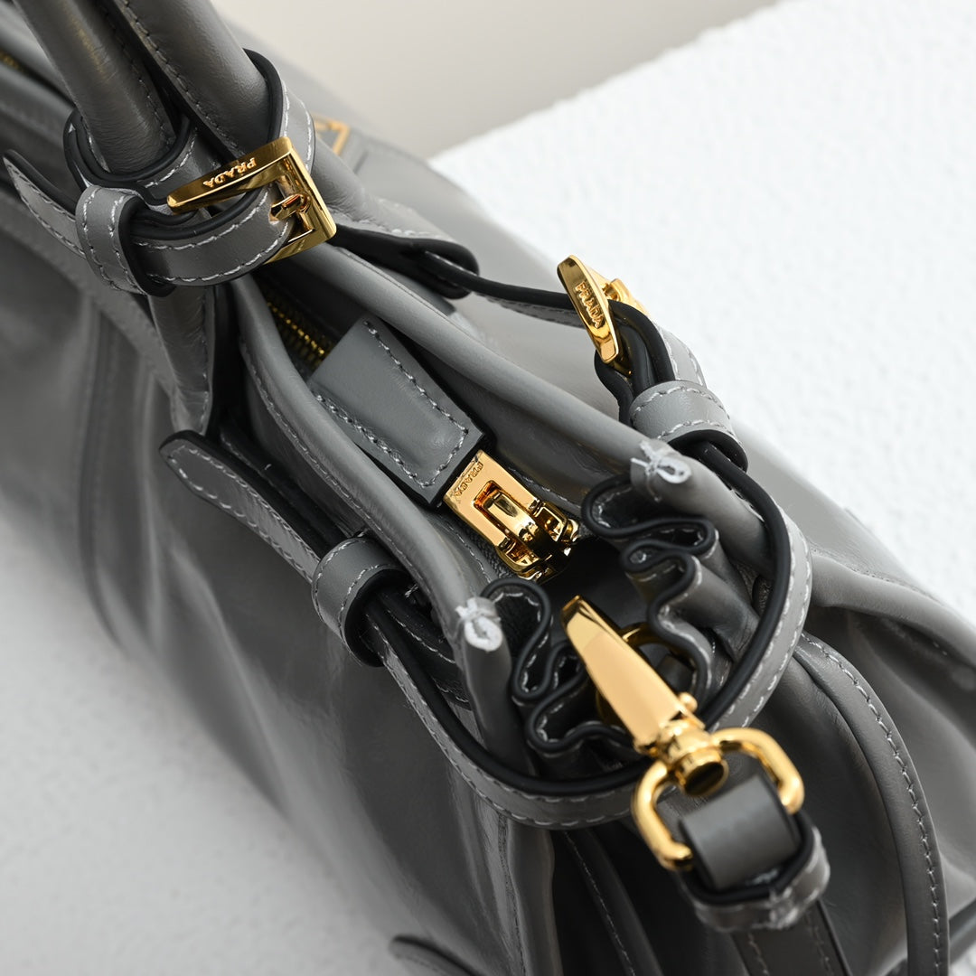 LuxSoft Medium leather handbag