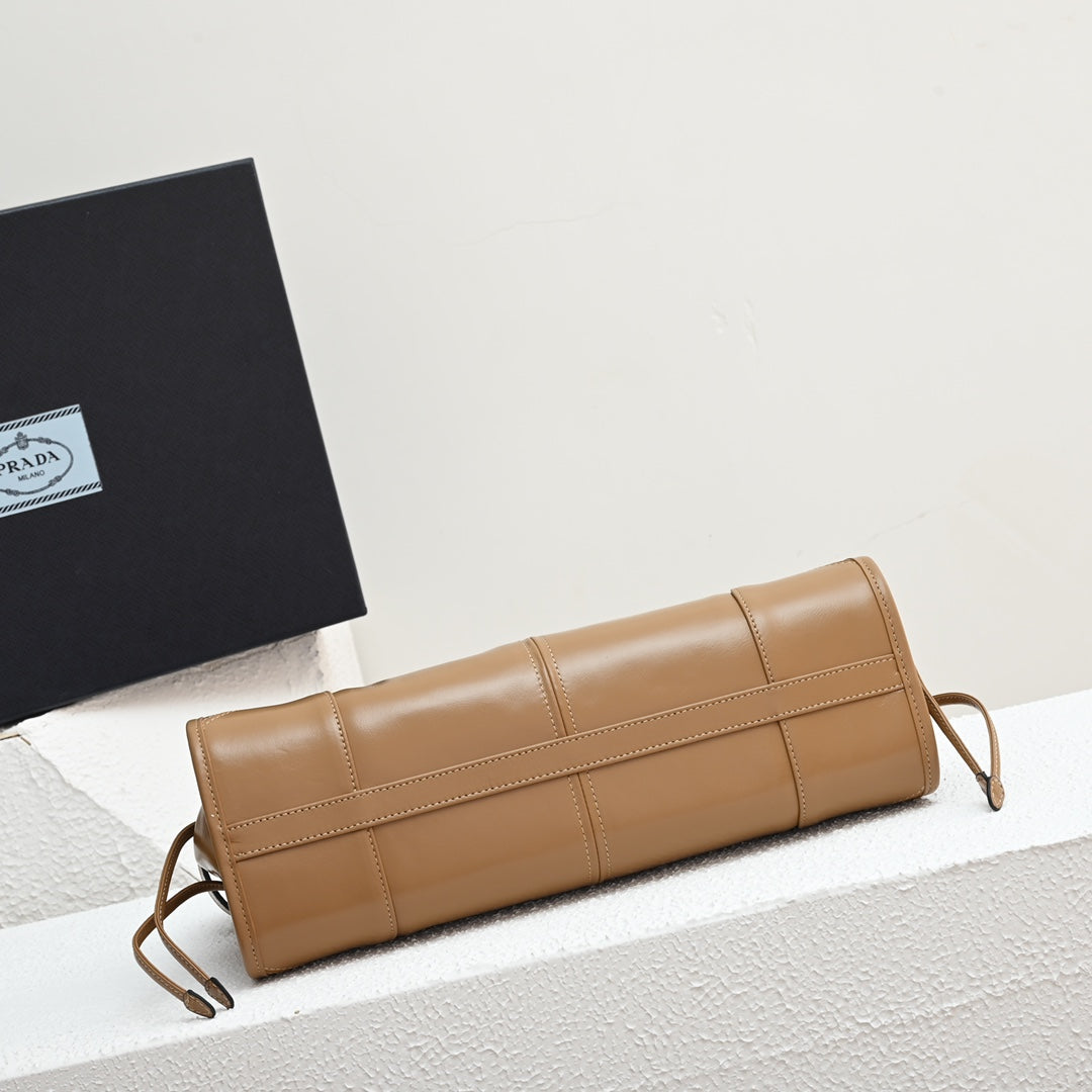 LuxSoft Medium leather handbag