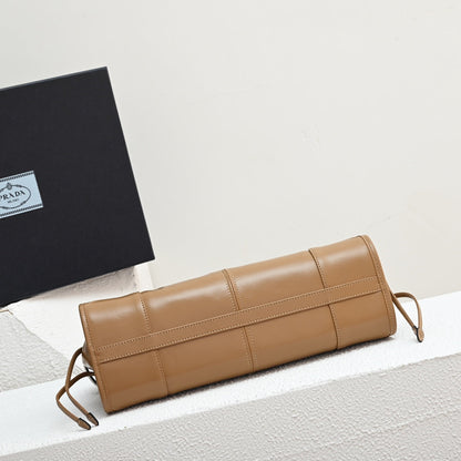 LuxSoft Medium leather handbag