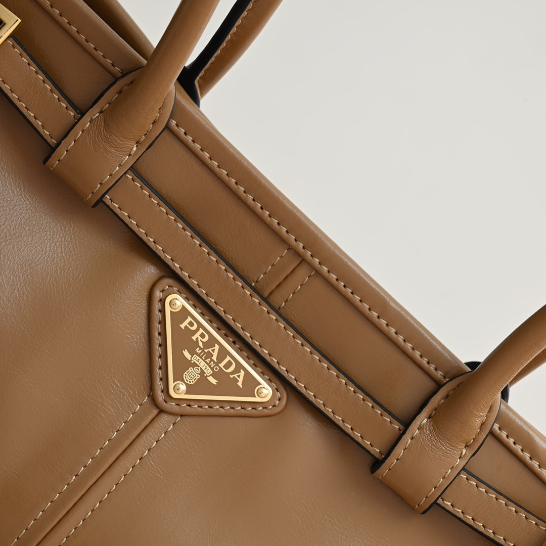 LuxSoft Medium leather handbag