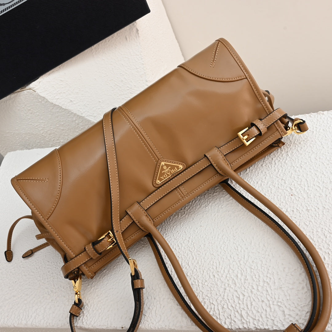 LuxSoft Medium leather handbag