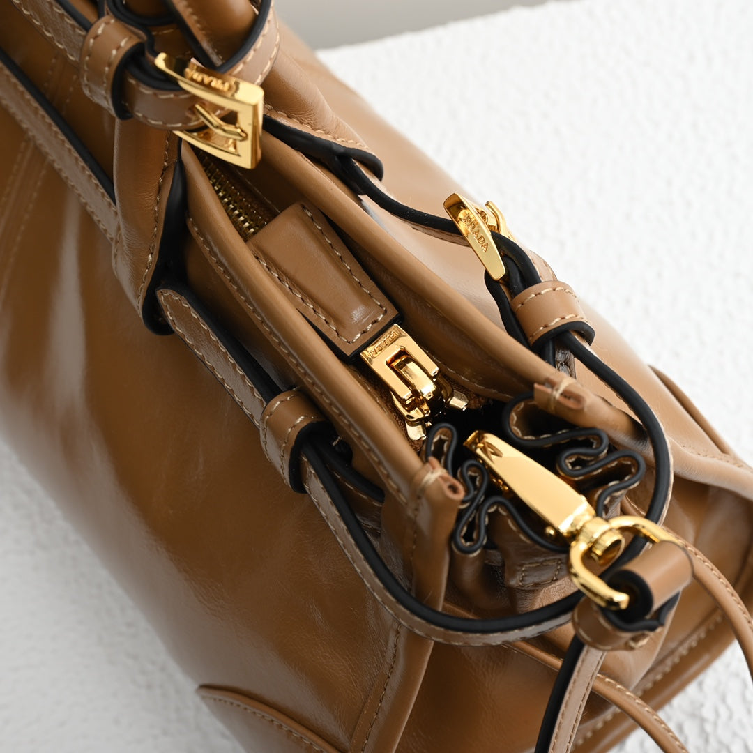 LuxSoft Medium leather handbag